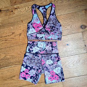 Beach Riot Flower workout Set
